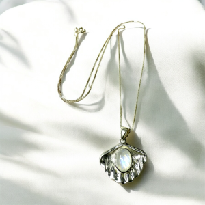 Concha con Piedra Luna