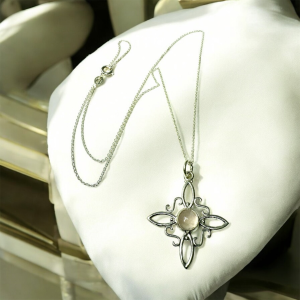 Nudo de Bruja y Cuarzo Rosa