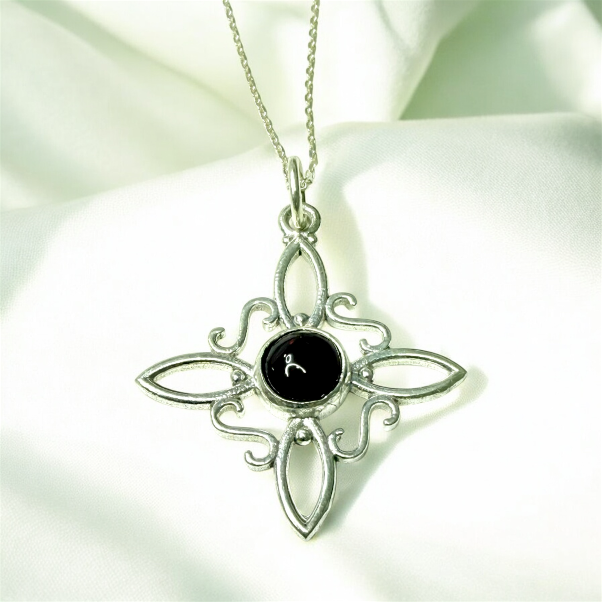 Nudo de Bruja y Rubí - Imagen 2